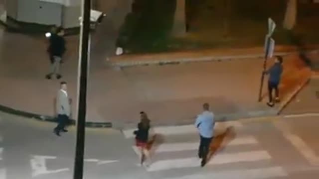 Multitudinaria pelea entre jóvenes en Nochebuena por un accidente de tráfico