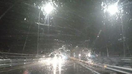 Decenas de camiones atraviesan a la vez un puente en Vigo para comprobar su resistencia