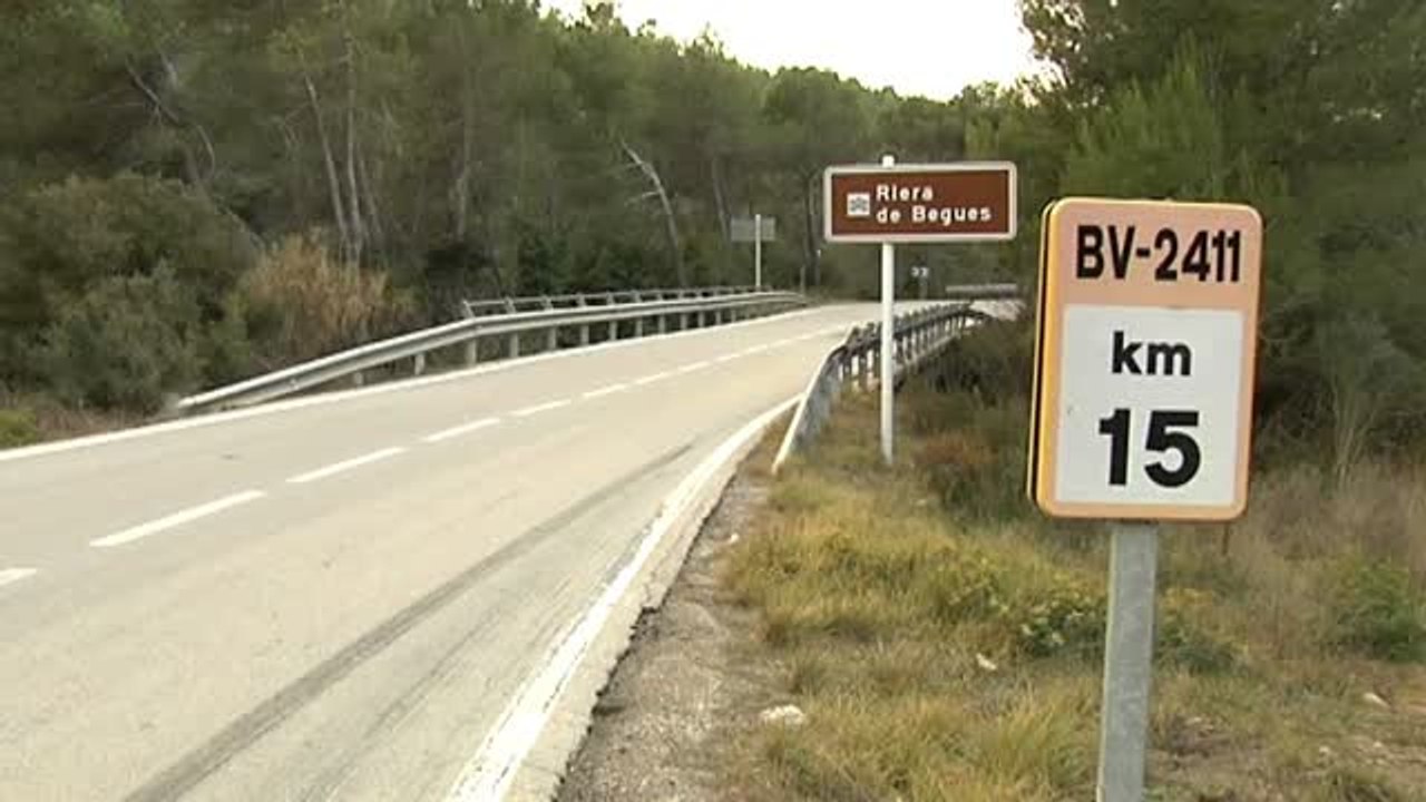 Los Mossos investigan el hallazgo de un cuerpo carbonizado en un camino de Begues (Barcelona)