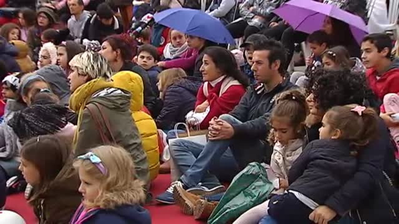 Almería rinde homenaje a Gabriel con la inauguración del monumento a la ballena
