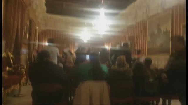 Un grupo de okupas interviene en un pleno de Sevilla