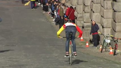 Maña y fuerza para llegar a la meta en la Carrera de el Pavo en Segovia