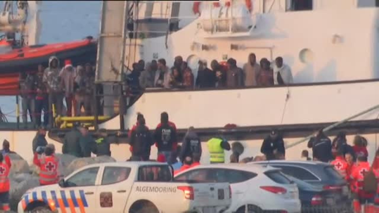 El 'Open Arms' llega a Algeciras con más de 300 inmigrantes a bordo
