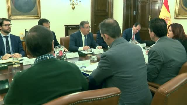 Zoido se reúne con sindicatos y asociaciones de Policía y Guardia Civil para abordar sus mejoras salariales