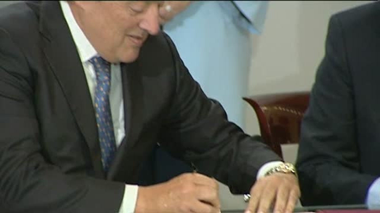 Gobierno, patronal y sindicatos firman el acuerdo para la subida de la Salario Mínimo Interprofesional