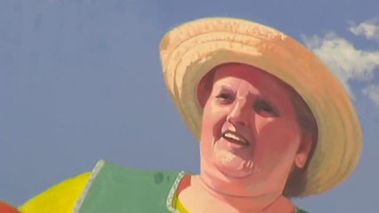 Un artista convierte a las abuelas gallegas en superheroínas