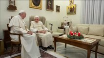 El Papa Francisco visita a Benedicto XVI por Navidad