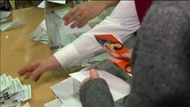 Un voto a Ciudadanos acompañado de propaganda electoral desata el debate en una mesa electoral de Nou Barris