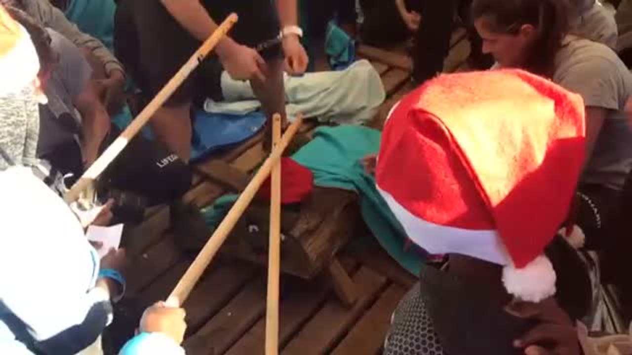 Espíritu navideño en el Open Arms: "Estamos cansados pero con muchísima ilusión"