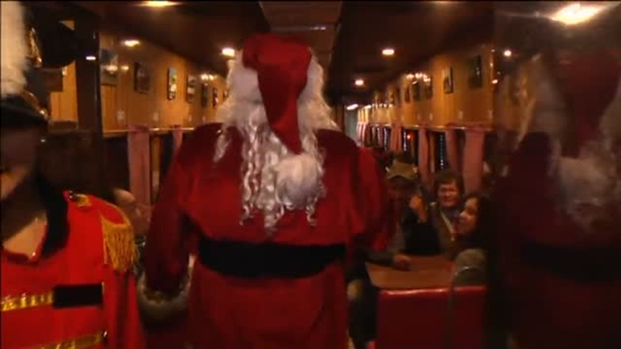 Papá Noel visita Colombia días antes de su dura jornada de trabajo