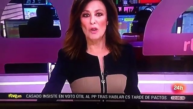 Violentos encapuchados con piedras en acto político y festivo contra @vox_es