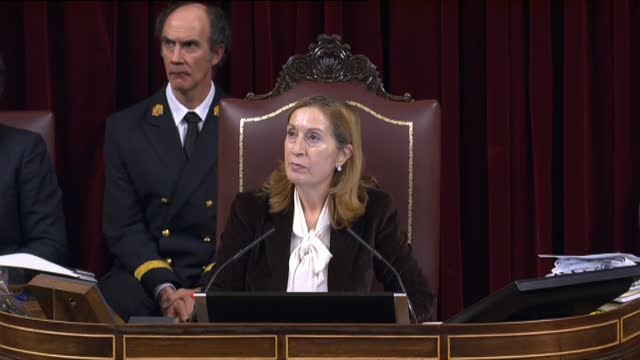 Desalojados varios miembros de la PAH que asistían como invitados al pleno del Congreso