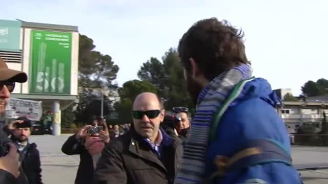 Tensión en la Universidad Autónoma de Barcelona tras la instalación de una carpa de S'ha acabat