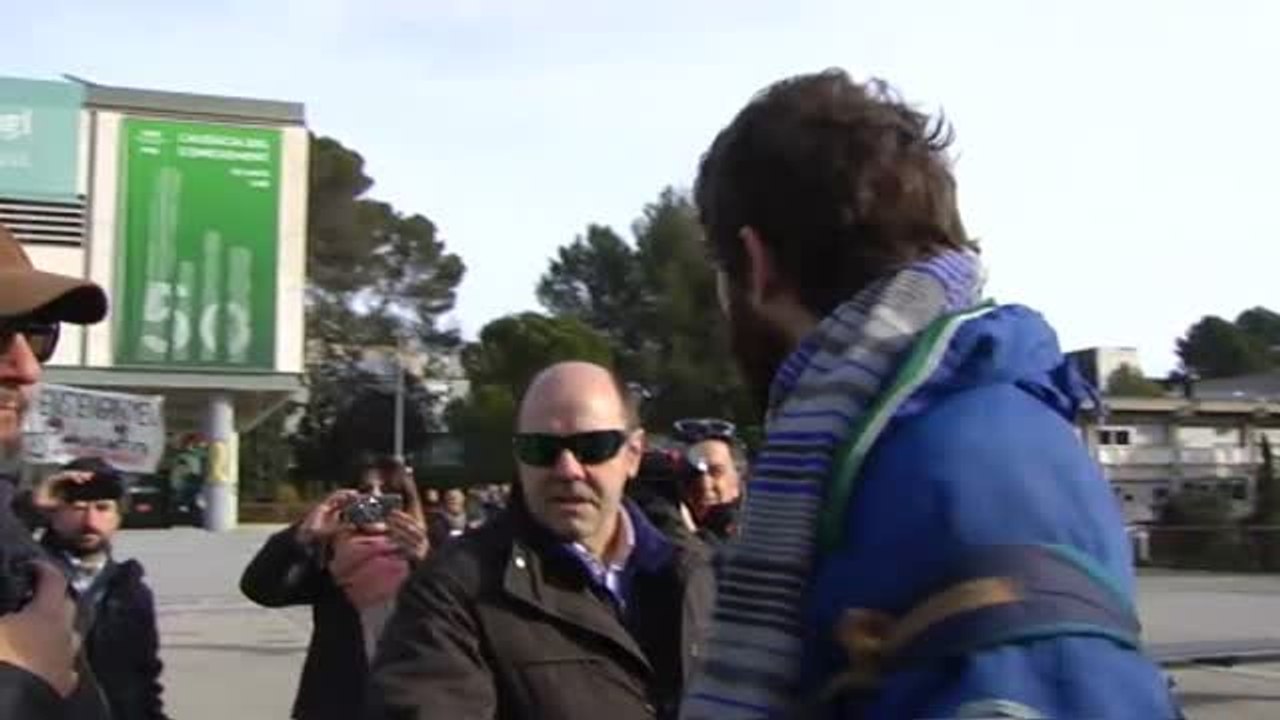 Tensión en la Universidad Autónoma de Barcelona tras la instalación de una carpa de "S'ha acabat"