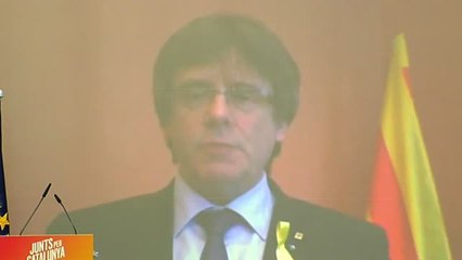 Puigdemont dice que "el frente del 155" no podrá con la escuela catalana