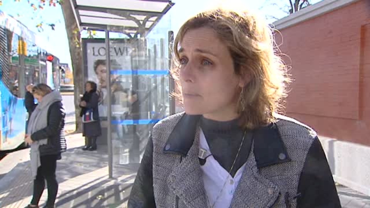 Una sustancia abrasiva en un asiento de un autobús causa quemaduras graves a dos jóvenes