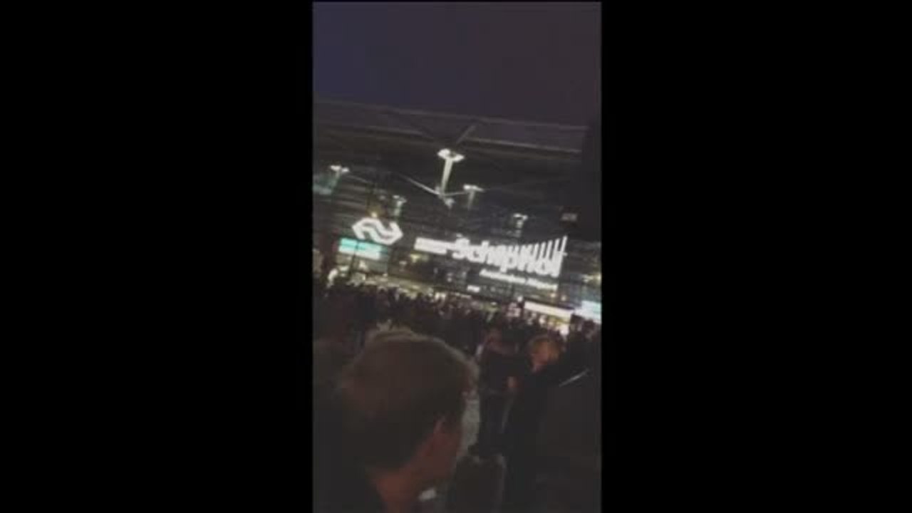 La Policía dispara a un hombre con un cuchillo en el aeropuerto de Ámsterdam
