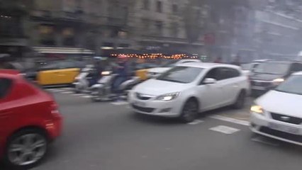 Los Mossos cortan la Gran Vía barcelonesa