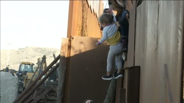 Desesperación entre los inmigrantes en Tijuana para conseguir pisar suelo estadounidense