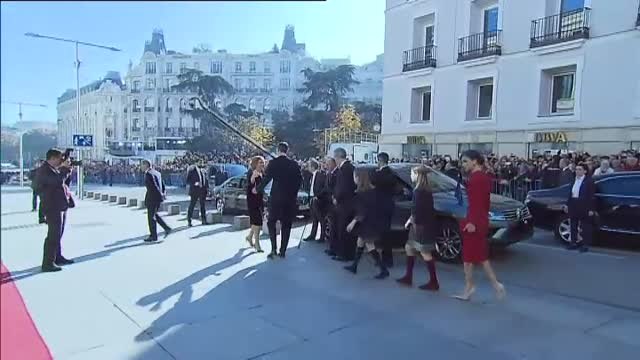 Dos Reyes y cinco presidentes, juntos por los 40 años de la Constitución