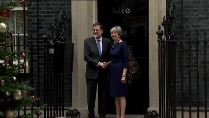Theresa May a Rajoy: "Es fundamental que se respete la Constitución y el Estado de Derecho"