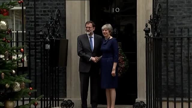 Theresa May a Rajoy: Es fundamental que se respete la Constitución y el Estado de Derecho