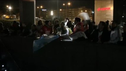 Los hinchas de Boca y River ya calientan en Madrid para la final de la Copa Libertadores