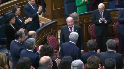 Arranca la ceremonia de la Constitución con una larga ovación a la familia real