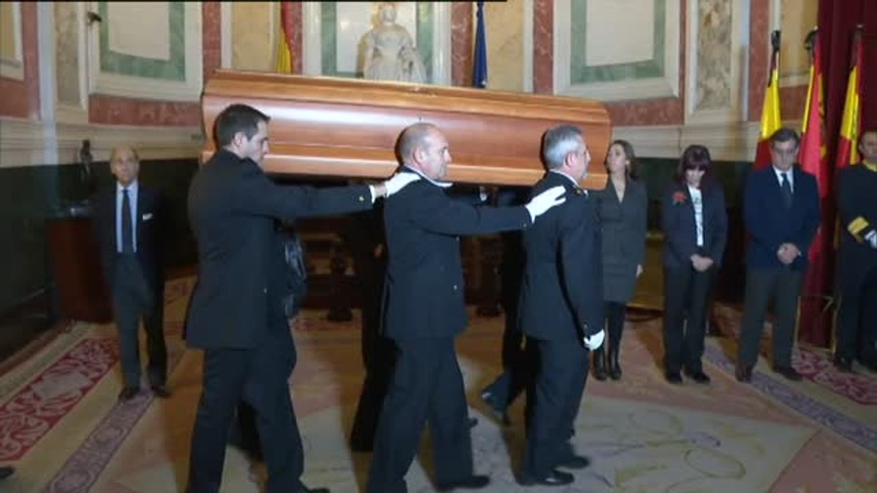 El féretro de Manuel Marín abandona el Congreso