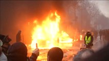 París intenta volver a la normalidad tras los disturbios de los 'chalecos amarillos'