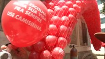 Brasil conmemora el Día Mundial del Sida soltado miles de globos rojos al cielo