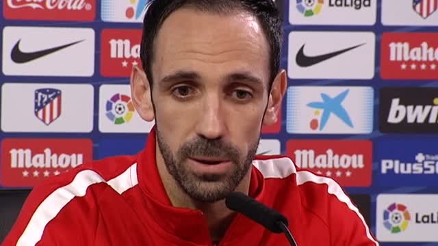 Juanfran colabora en la campaña del Atlético contra el cáncer de próstata