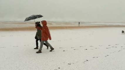 Nieve en la playa de Zarautz
