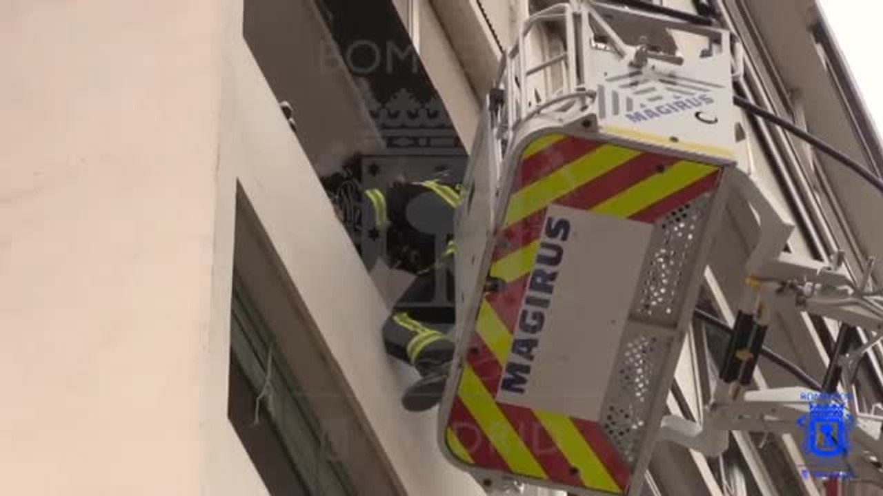 ¿Cómo fue el angustioso rescate del incendio en un edificio de Madrid?