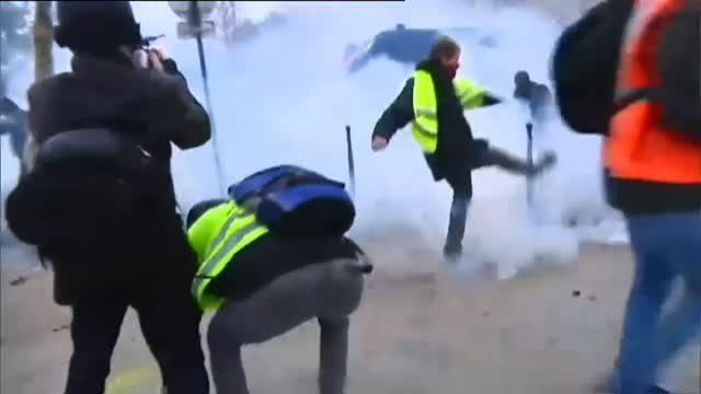Incidentes violentos en París en las protestas contra la subida de los carburantes