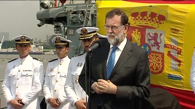 Rajoy visita el patrullero Infanta Cristina en Costa de Marfil