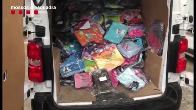 Un hombre es detenido en Barcelona por robar cerca de 5.000 mochilas escolares