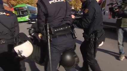 Una familia que había ocupado una vivienda del IVIMA en Móstoles se queda en la calle