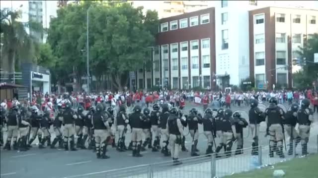 Batalla campal en Buenos Aires en la previa de la final de la Copa Libertadores