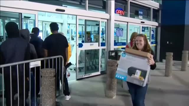 Comienza el Black Friday con colas en establecimientos y con un gasto medio en EEUU de 800 euros