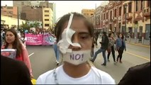 Multitudinaria manifestación en Lima contra la violencia machista