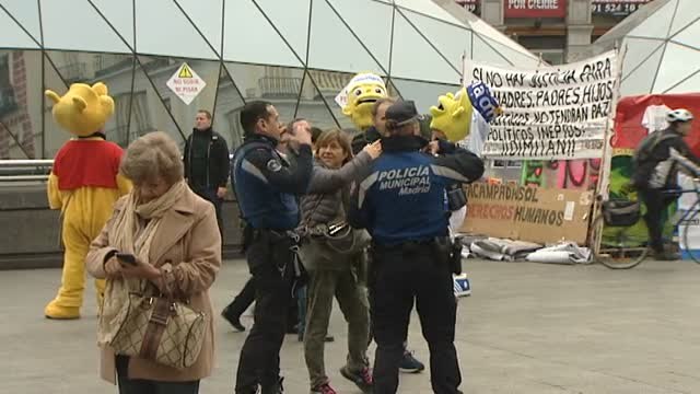Madrid regula los flujos de peatones para evitar aglomeraciones