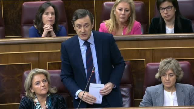 Hernando pide la dimisión de Delgado en un duro enfrentamiento en la sesión de control