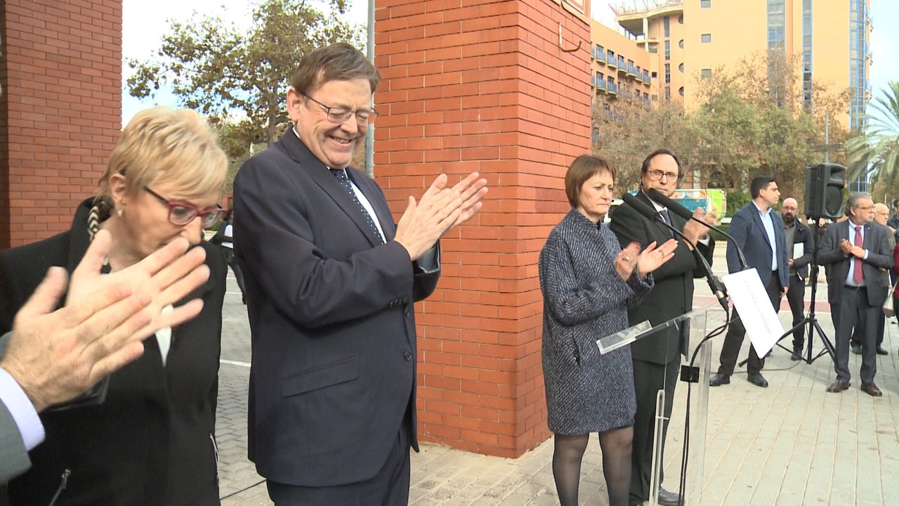 Homenaje al exministro Ernest Lluch asesinado por ETA-. Firma: EPL/SAM .-