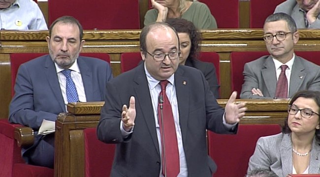 Iceta lamenta las pintadas el coche de Fernández