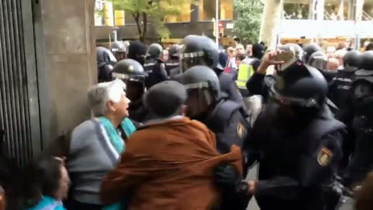 Un juez investiga insultos y amenazas a Carmena en un chat de policías municipales de Madrid