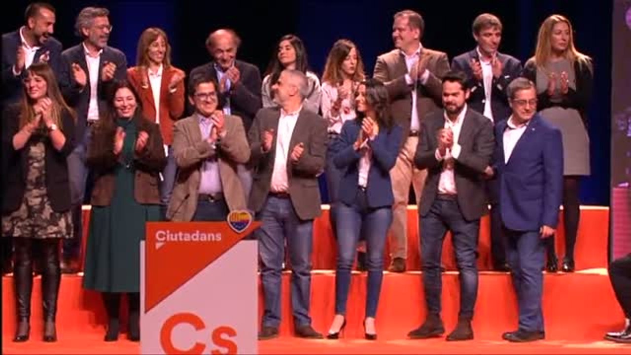 Los no independentistas presentan sus candidaturas para las elecciones