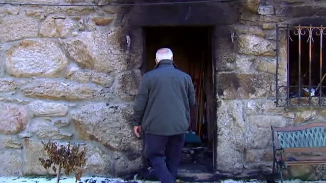 Un mes después de los terribles incendios que asolaron As Neves, en Pontevedra, los vecinos intentan salir adelante