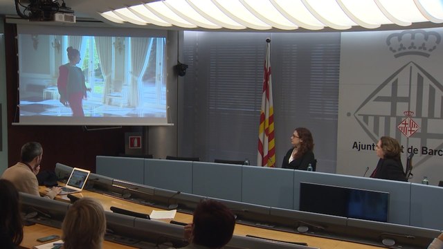 Colau explica sus políticas de mandato contra la violencia machista