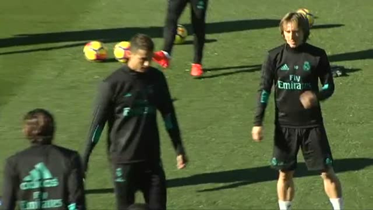 El Real Madrid prepara el decisivo derbi en el...